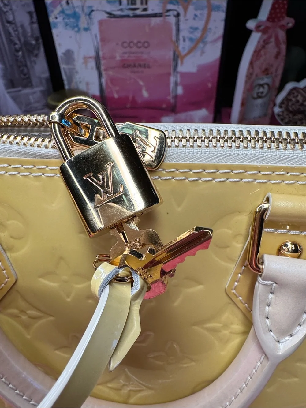 Louis Vuitton Vernis Alma Yellow Patent Leather w/ Lock & Keys – Excellent
